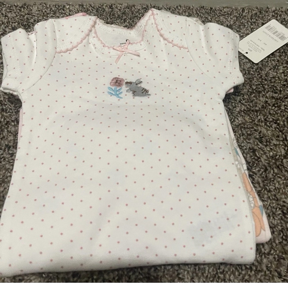 Carter's Baby Girl 6-MONTH-OLD
5piece Set
White and Pink Polka Dot Baby Onesie